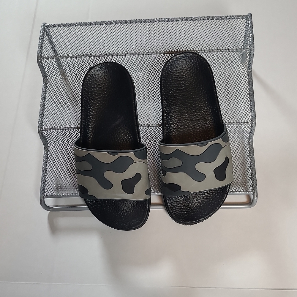 Kids Boys Camouflage Slide Sandals EUC Size 11-12
